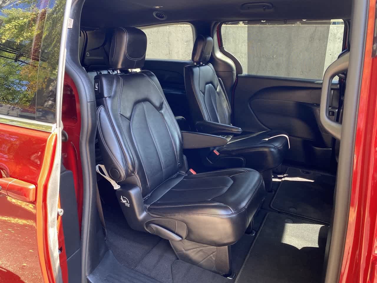 Used 2025 Chrysler Pacifica Select FWD image 17