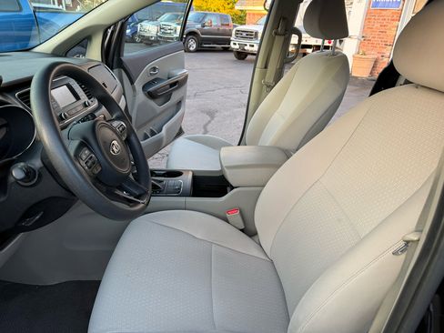Used 2018 Kia Sedona L image 20