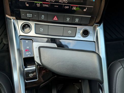 Used 2021 Audi e-tron Premium w/ Towing Package image 54