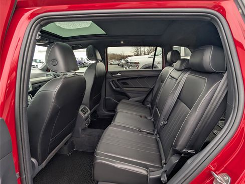 Used 2024 Volkswagen Tiguan SE R-Line image 15