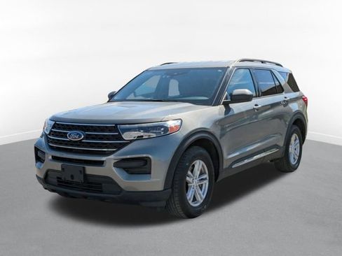 Used 2020 Ford Explorer XLT w/ Comfort Package AWD/4WD image 5
