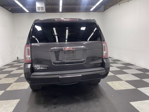 Used 2018 GMC Yukon SLE w/ SLE Value Package image 3