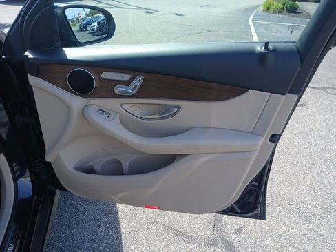 Used 2021 Mercedes-Benz GLC 300 GLC 300 image 24