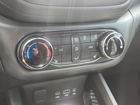 Used 2023 Chevrolet TrailBlazer LT FWD image 18