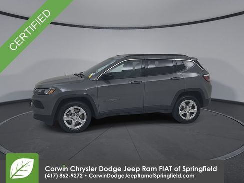 Used 2024 Jeep Compass Latitude image 8