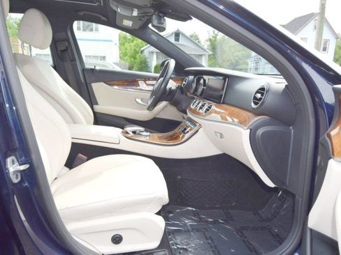 Used 2019 Mercedes-Benz E 450 4MATIC Sedan w/ Premium Package image 21