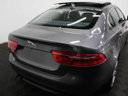 Used 2017 Jaguar XE Premium image 6