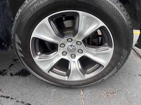 Used 2019 RAM 1500 Laramie AWD/4WD image 22