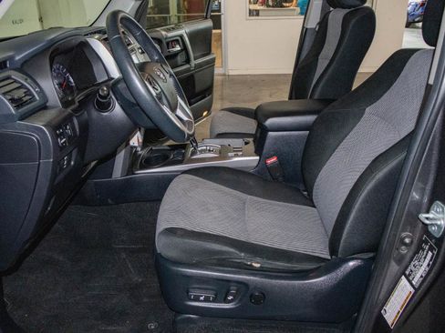 Used 2017 Toyota 4Runner SR5 RWD image 8