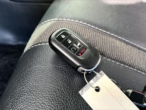 Used 2025 Honda Pilot Touring image 15