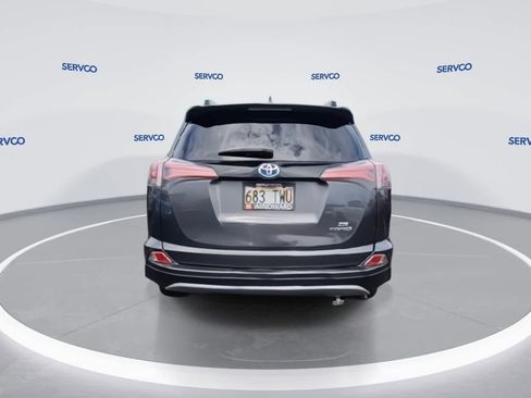 Used 2018 Toyota RAV4 SE image 7