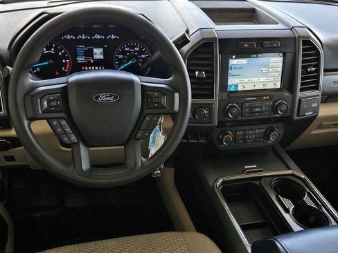 Certified 2018 Ford F250 XLT w/ XLT Premium Package AWD/4WD image 20