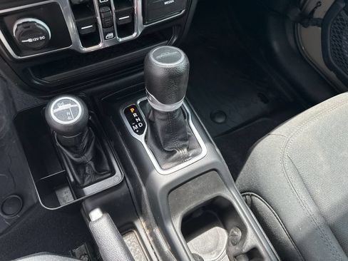 Used 2020 Jeep Gladiator Sport AWD/4WD image 23