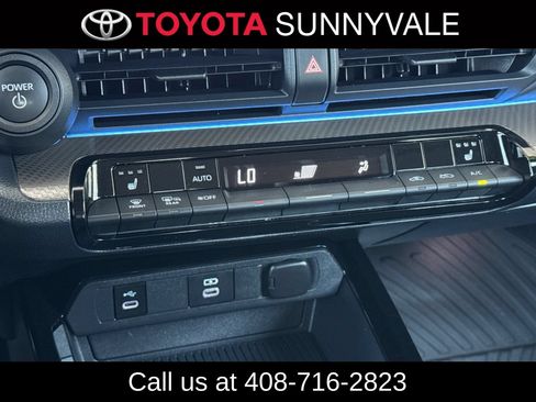 Used 2024 Toyota Prius XLE FWD image 25