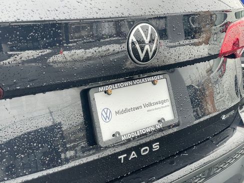 Certified 2022 Volkswagen Taos SE w/ Panoramic Sunroof Package image 33