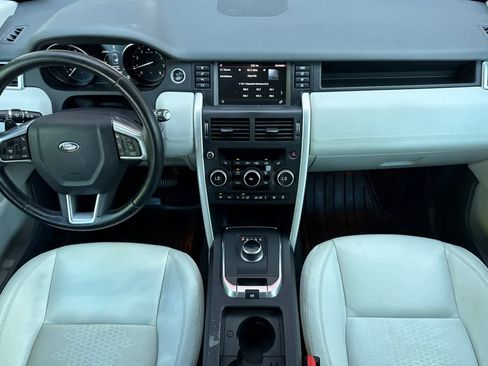 Used 2017 Land Rover Discovery Sport SE image 3