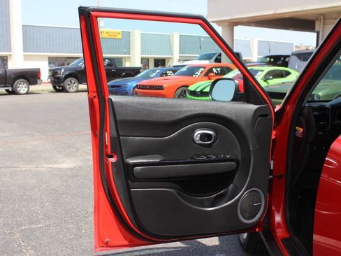 Used 2018 Kia Soul + w/ Audio Package FWD image 15