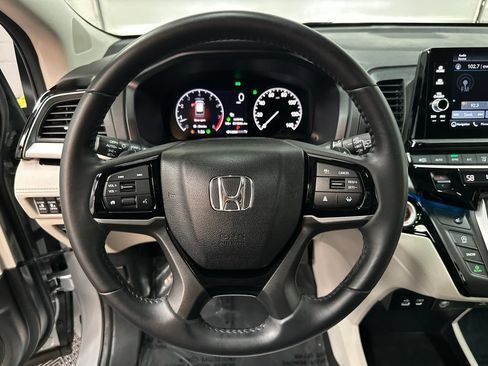 Used 2025 Honda Odyssey Touring image 13