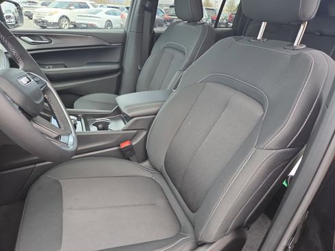 New 2025 Jeep Grand Cherokee Laredo X w/ Luxury Tech Group I AWD/4WD image 2