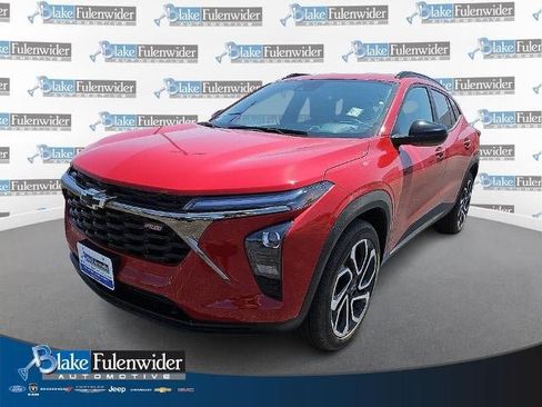 Used 2026 Chevrolet Trax RS w/ Sunroof Package FWD image 1