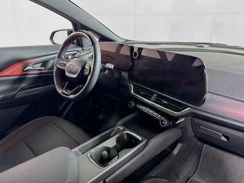 Used 2024 Chevrolet Equinox EV RS image 28