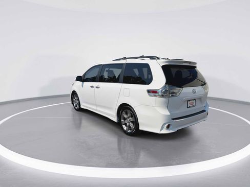 Used 2013 Toyota Sienna SE FWD image 6
