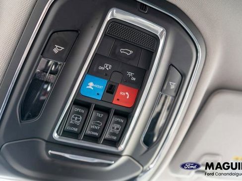 Used 2022 Jeep Grand Cherokee L Limited AWD/4WD image 32