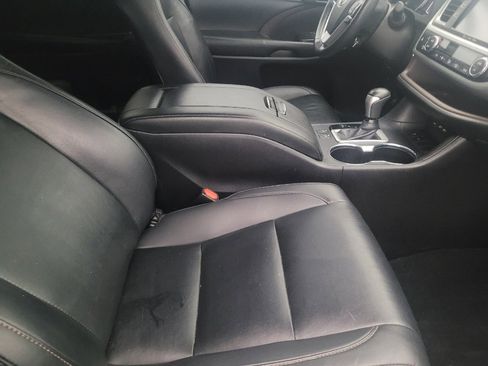 Used 2019 Toyota Highlander XLE FWD image 21