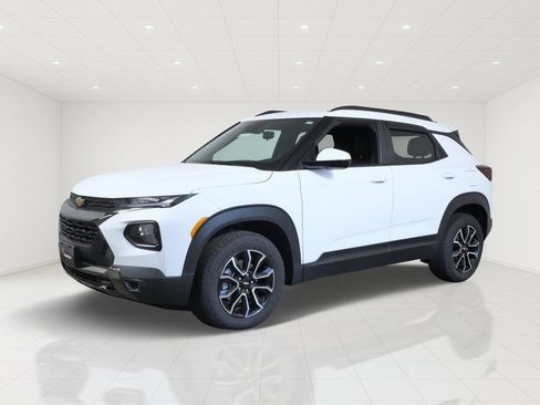 Used 2023 Chevrolet TrailBlazer ACTIV AWD/4WD image 3
