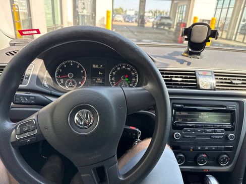 Used 2015 Volkswagen Passat 1.8T S FWD image 11