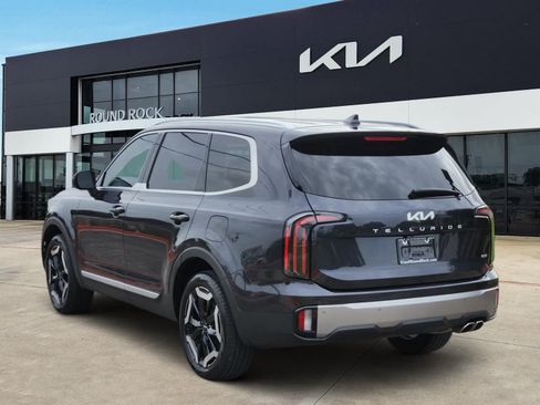 Certified 2025 Kia Telluride EX w/ EX Captain's Chair Package AWD/4WD image 5