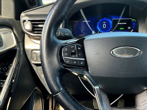 Used 2022 Ford Explorer Platinum w/ Technology Package image 12