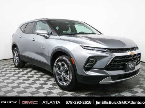 Used 2025 Chevrolet Blazer LT FWD image 1