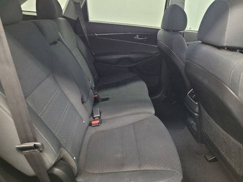 Used 2018 Kia Sorento L FWD image 19