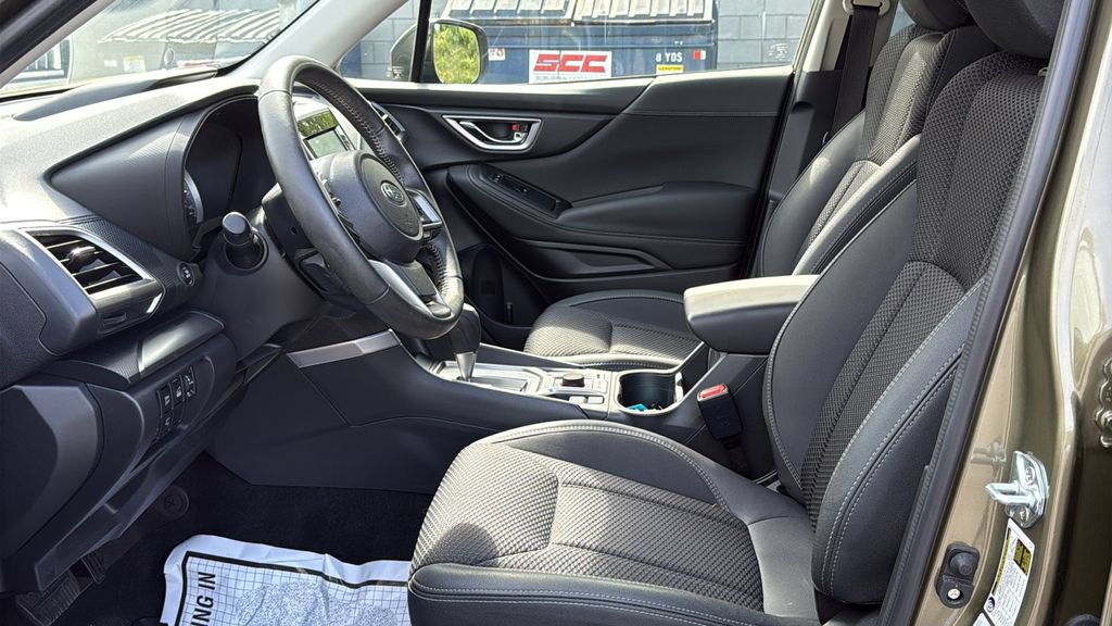 Certified 2023 Subaru Forester Premium AWD/4WD image 10