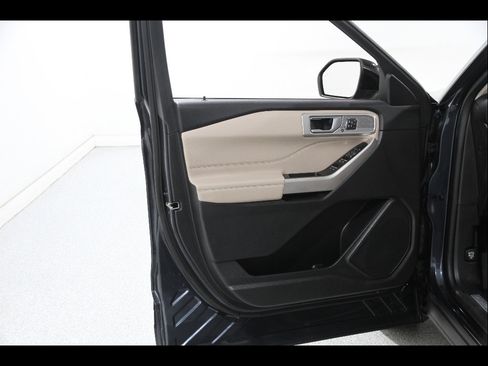 Used 2023 Ford Explorer Limited w/ Equipment Group 301A AWD/4WD image 5