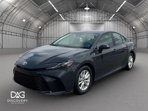 Used 2025 Toyota Camry LE FWD image 1