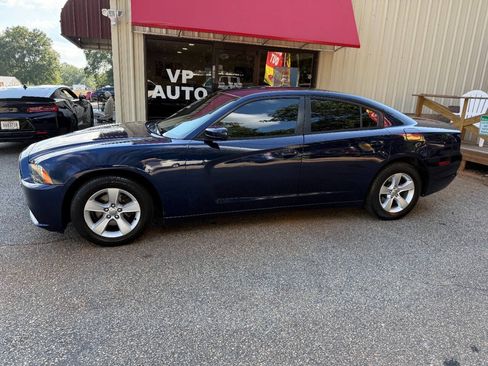 Used 2014 Dodge Charger SE RWD image 7