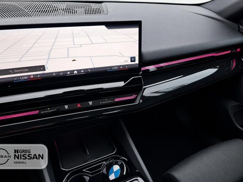 Used 2025 BMW 530i w/ Premium Package RWD image 10