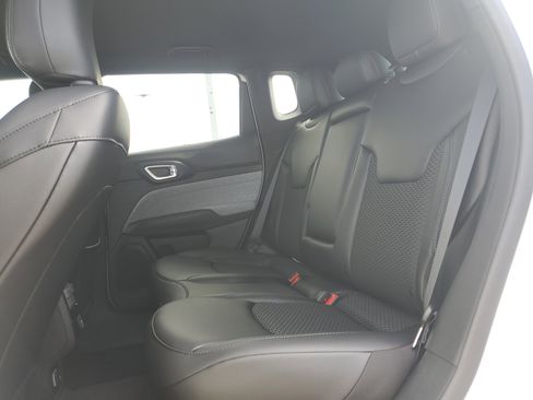 New 2026 Jeep Compass Latitude image 8