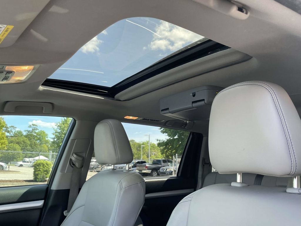 Used 2017 Toyota Highlander XLE AWD/4WD image 26
