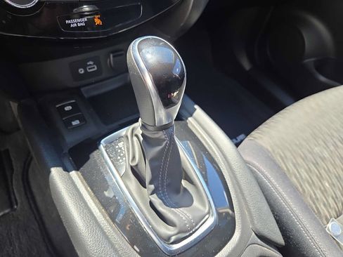 Used 2019 Nissan Rogue SV w/ Sun & Sound Touring Package AWD/4WD image 16