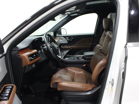 Certified 2023 Lincoln Aviator Grand Touring w/ Equipment Group 301A AWD/4WD image 3