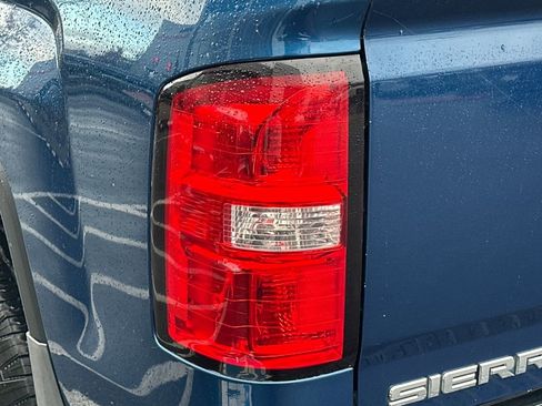 Used 2018 GMC Sierra 1500 SLE image 10