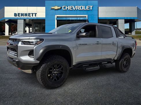 Certified 2025 Chevrolet Colorado ZR2 w/ Midnight Edition image 2