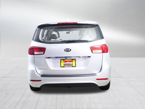 Used 2017 Kia Sedona L image 6