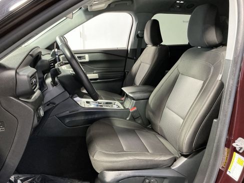 Used 2023 Ford Explorer XLT AWD/4WD image 14