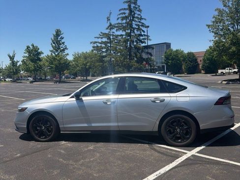 Used 2025 Honda Accord SE image 9