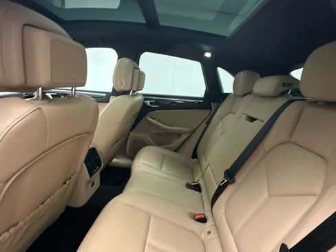 Used 2022 Porsche Macan AWD/4WD image 10