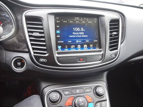 Used 2016 Chrysler 200 C FWD image 10